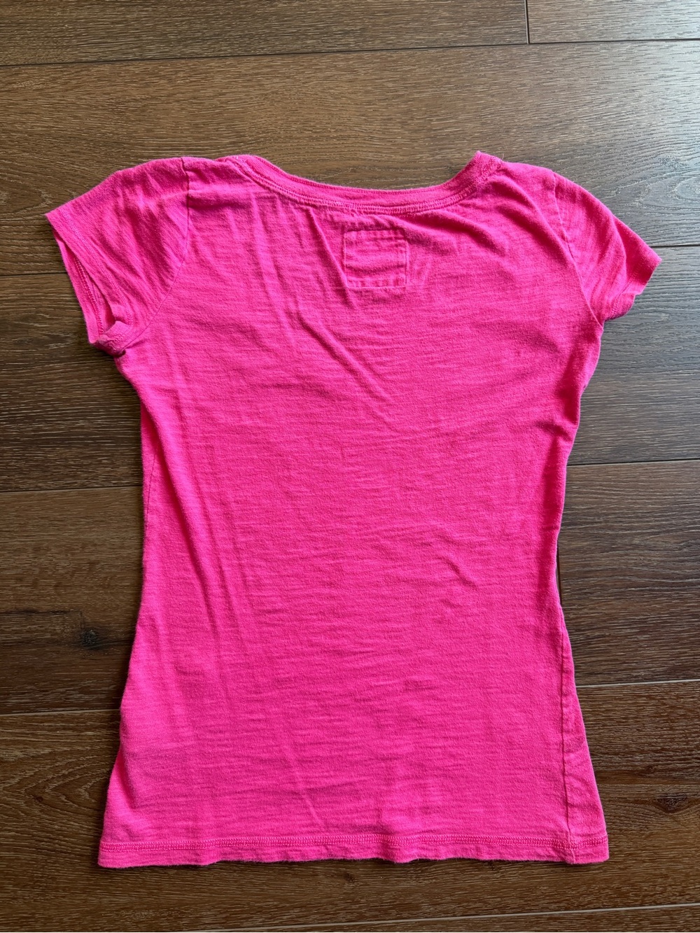 Vintage Y2K Hollister Women's V-Neck Tee in Bright Pink - Picture 4 of 5